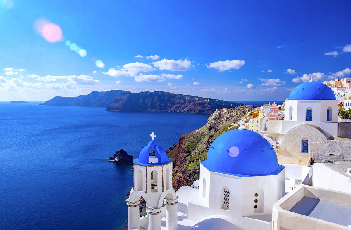 Μπλε τρούλοι εκκλησιών στη Σαντορίνη, Κυκλάδες
